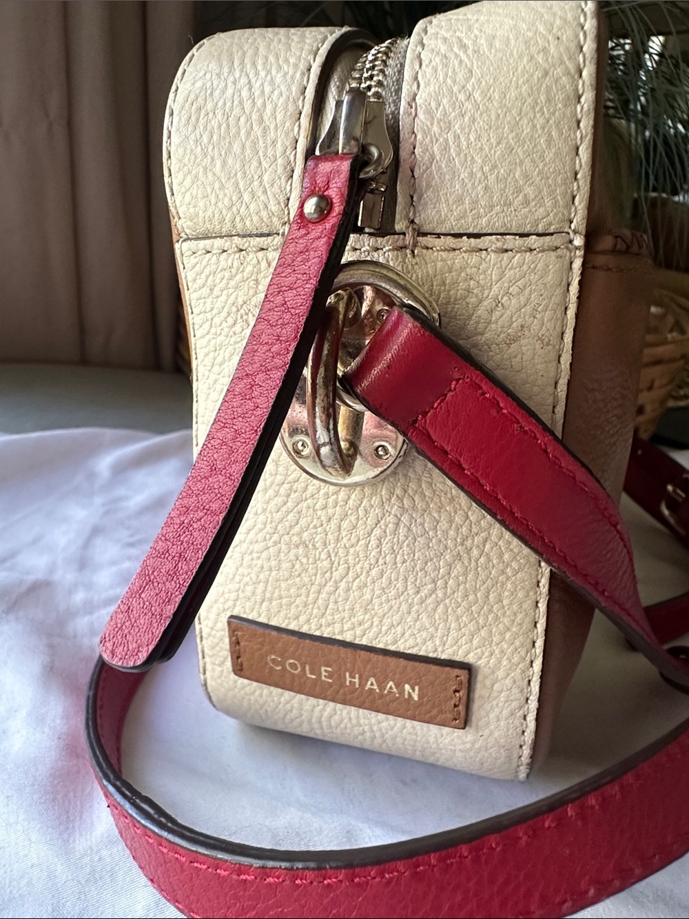 Cole Haan Benson Camera Bag- Light Brown Camel Cream and Red Leather - Picture 4 of 16
